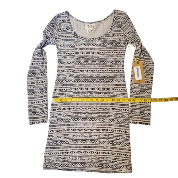Billabong Tribal Fully Printed Dress Tan/Navy Size Medium NWT. - Picture 9 of 16